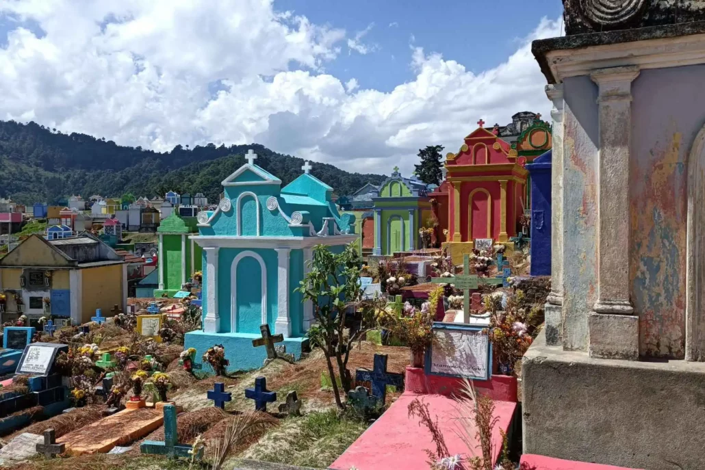 Descubre los cementerios de Guatemala al Viajar a Guatemala