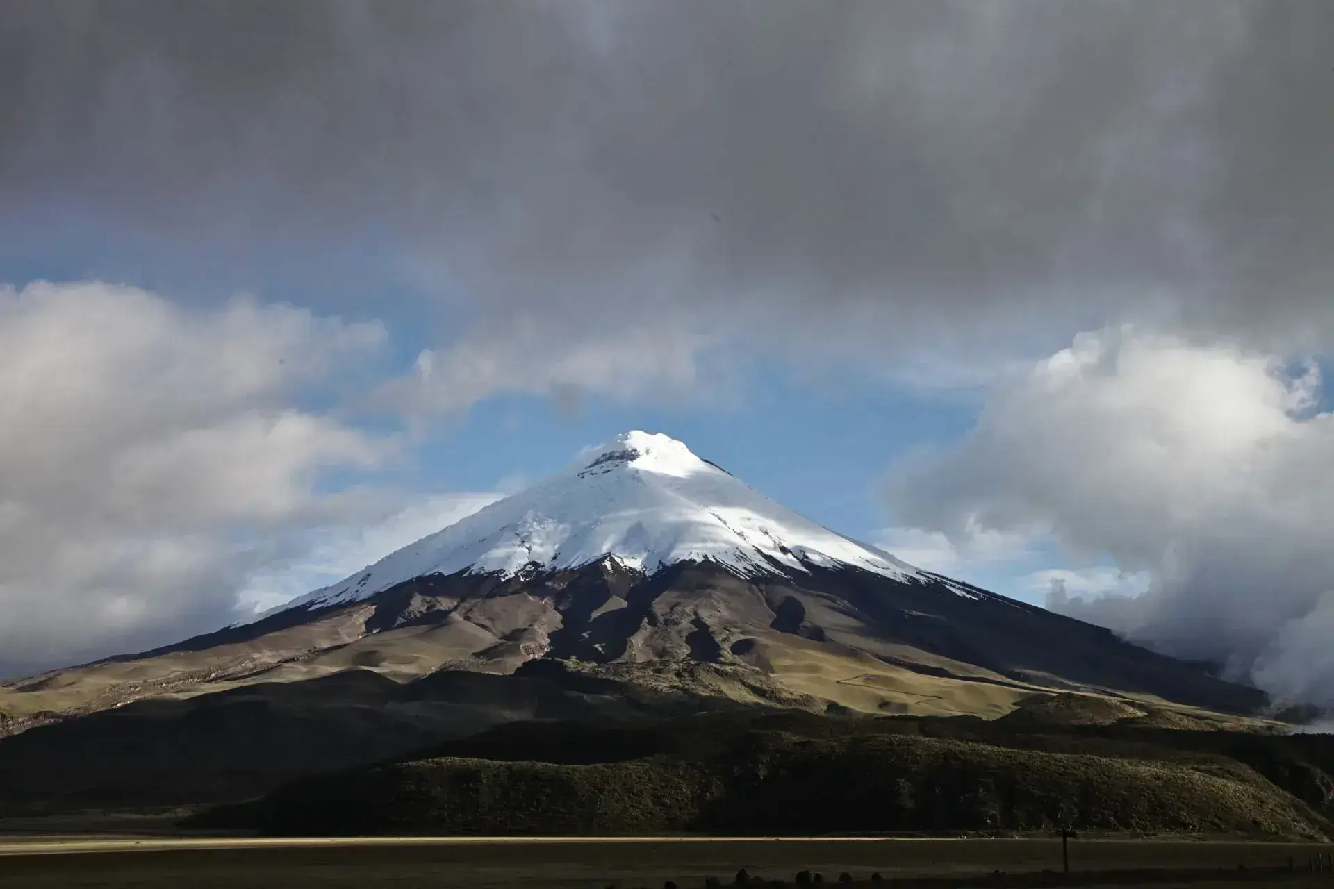 Vistas de la cumbre del volcán Cotopaxi
