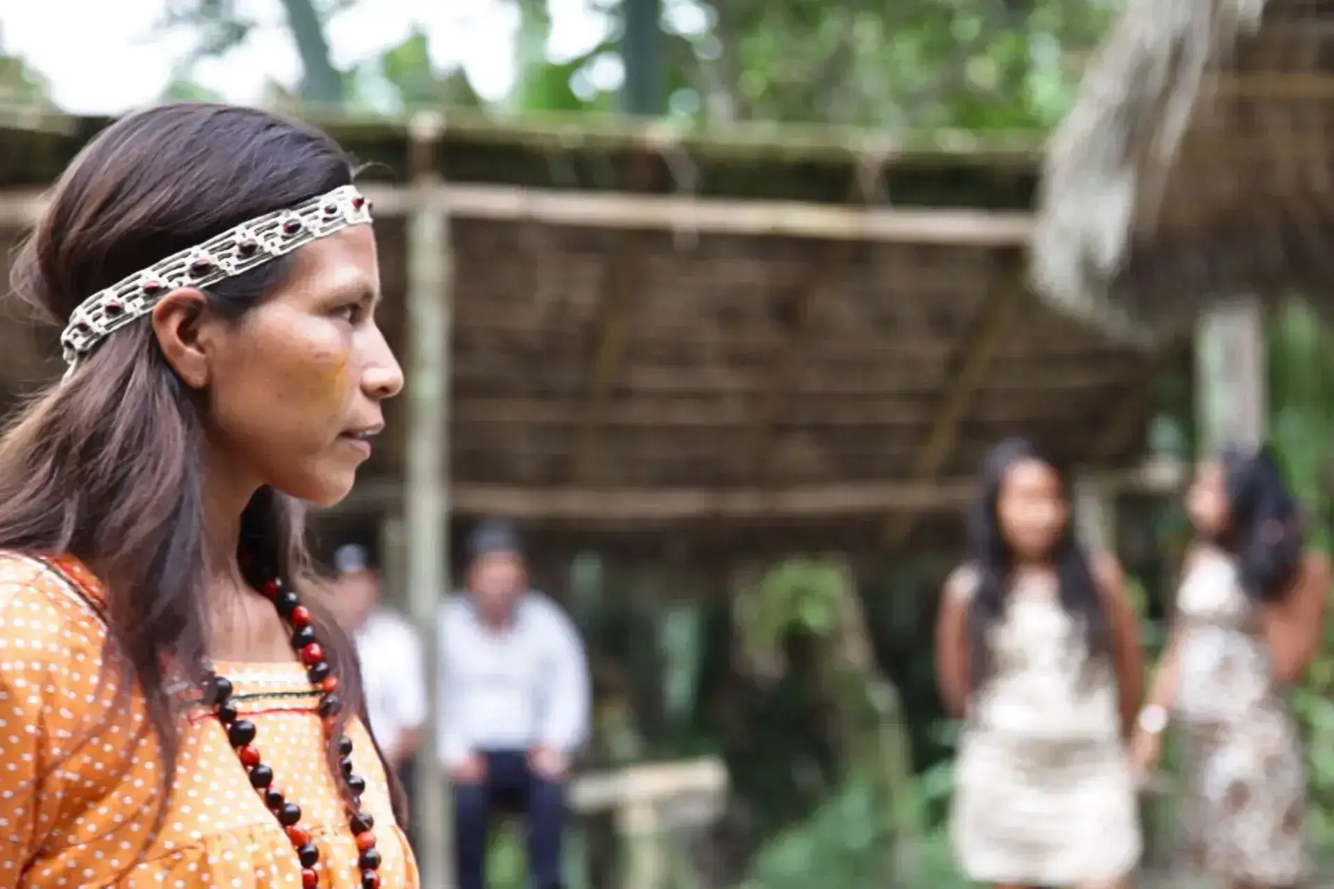 Mujeres indígenas de la comunidad Shiripuno