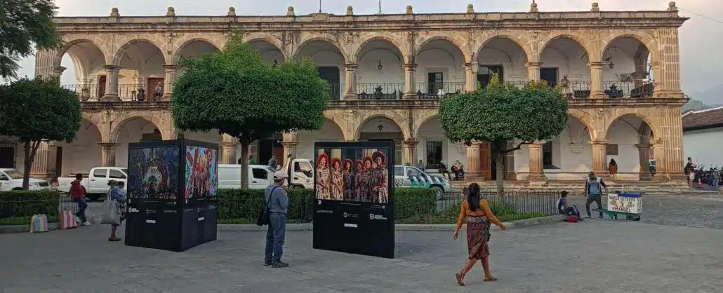 Plaza y edificio en Guatemala