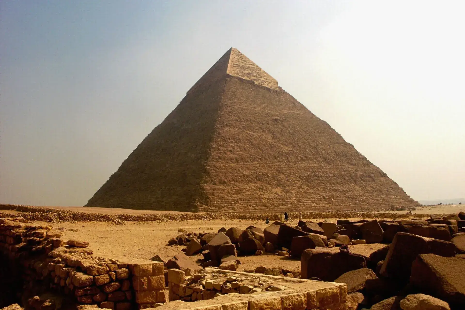 Vista de una de las pirámides de Giza - viaje por Egipto a medida
