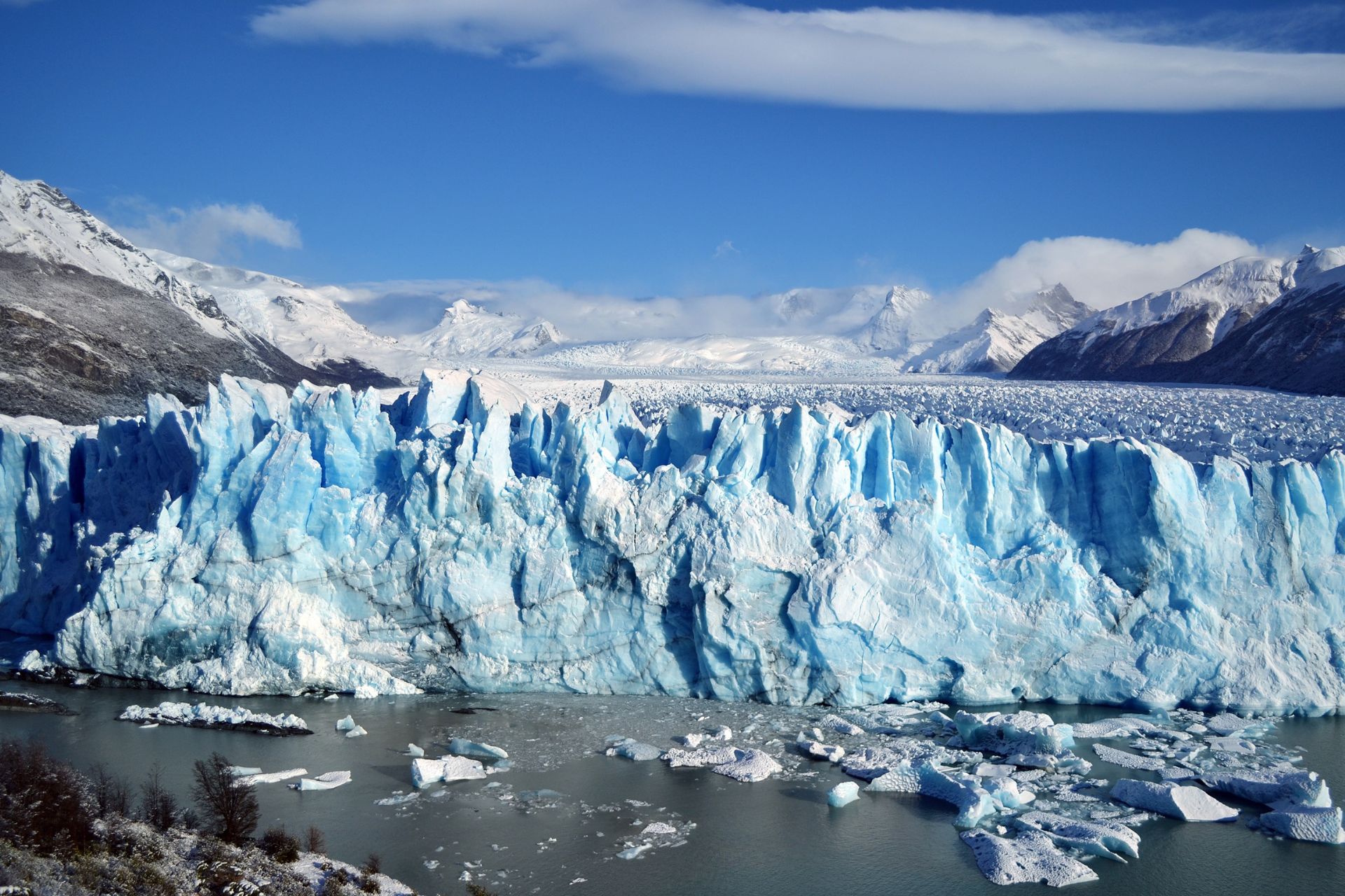 El glaciar Perito Moreno en un día soleado