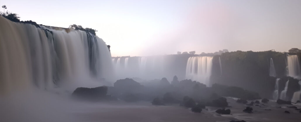 Cataratas de Iguazu al amanecer