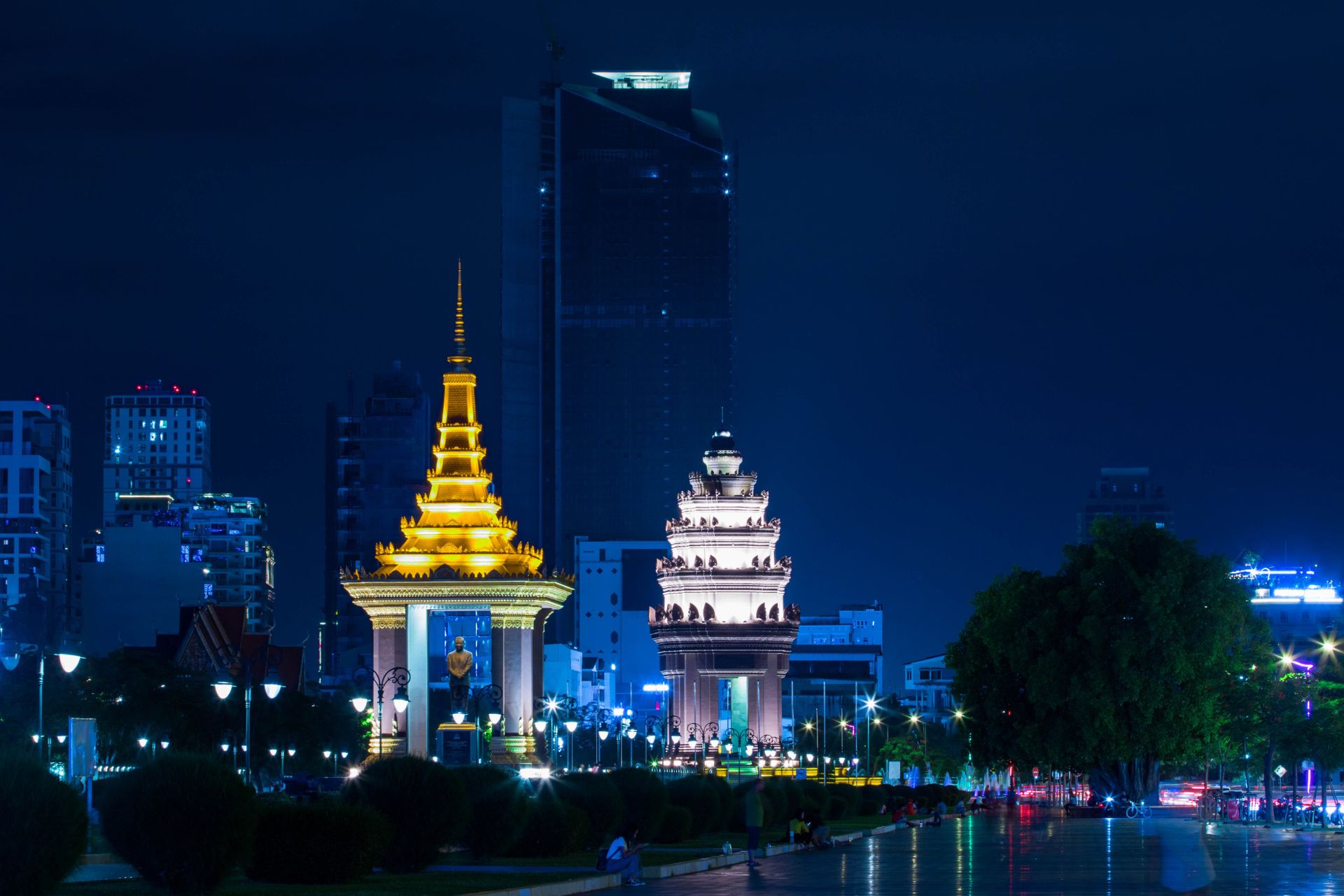 Edificios iluminados por la noche